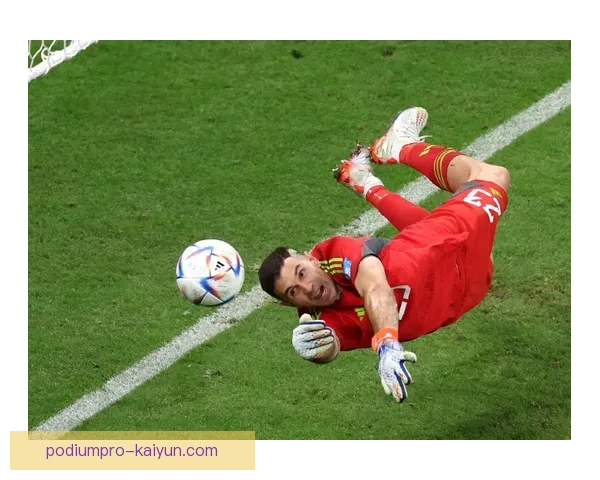 马丁内斯荣登世界门将排名榜首，表现吸引全球瞩目，竞争力提升