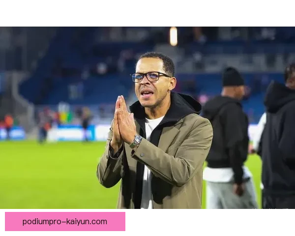 里昂主帅风格逐渐显现，球队表现稳健引人关注