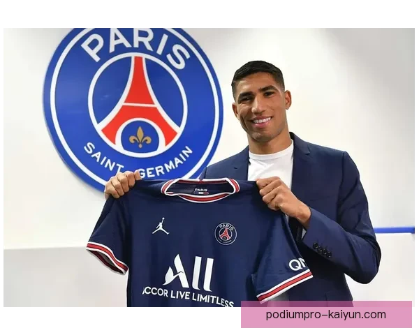 阿什拉夫在巴黎圣日耳曼的2号球衣表现持续稳定，备受球迷期待。